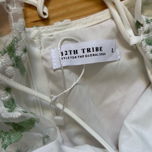 12th Tribe Croatian Coast White Floral Mini Dress Womens Size Large Open Back - Picture 5 of 7